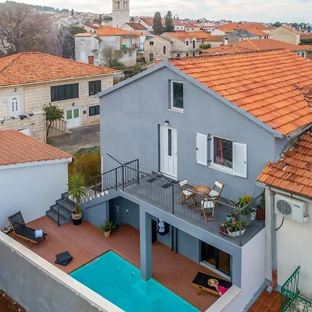 Apartment Lota With Heated Pool On Location Supetar