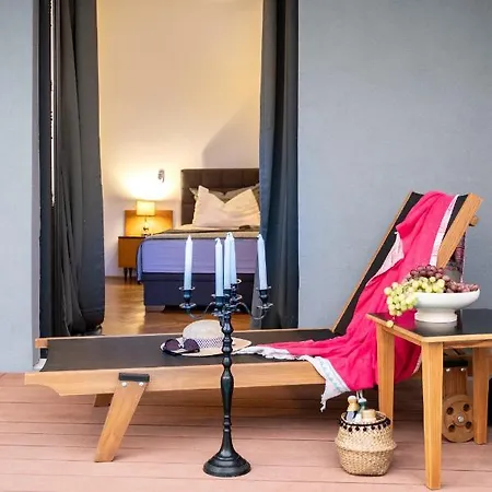 Apartment Lota With Heated Pool On Location *